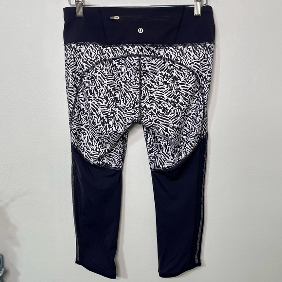 Lululemon Pace Pusher High Rise Crop Leggings Black Animal Print Reflective 8 - Picture 5 of 12